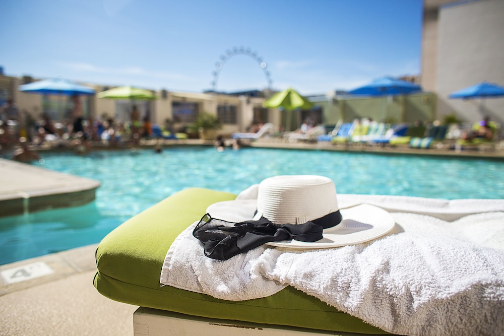 The Platinum Hotel — Swimming pool in Las Vegas, Nevada