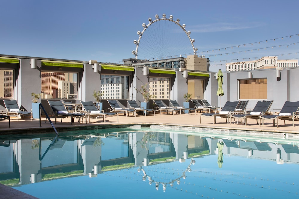 The Platinum Hotel — Swimming pool in Las Vegas, Nevada