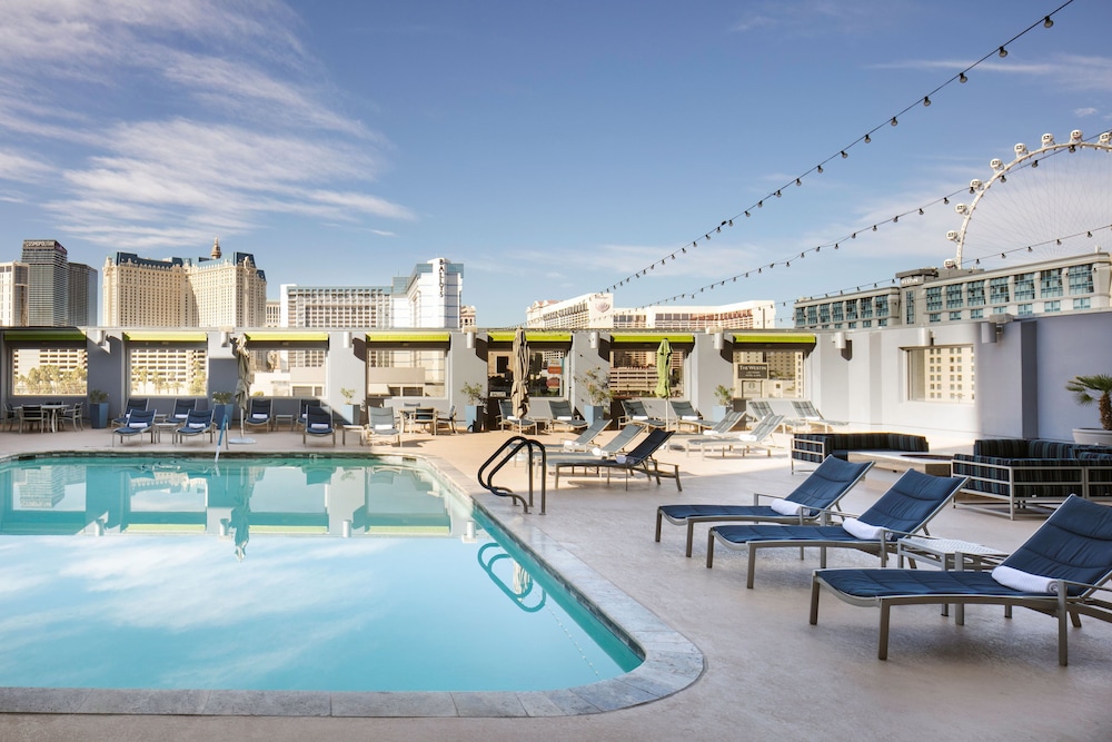 The Platinum Hotel — Swimming pool in Las Vegas, Nevada