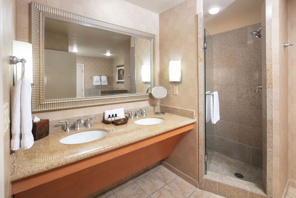The Platinum Hotel — Hotel rooms in Las Vegas, Nevada