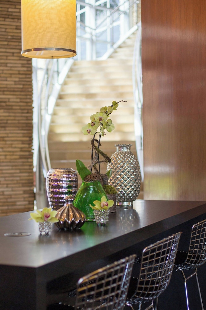 Renaissance Las Vegas Hotel — Restaurant & bars in Las Vegas, Nevada