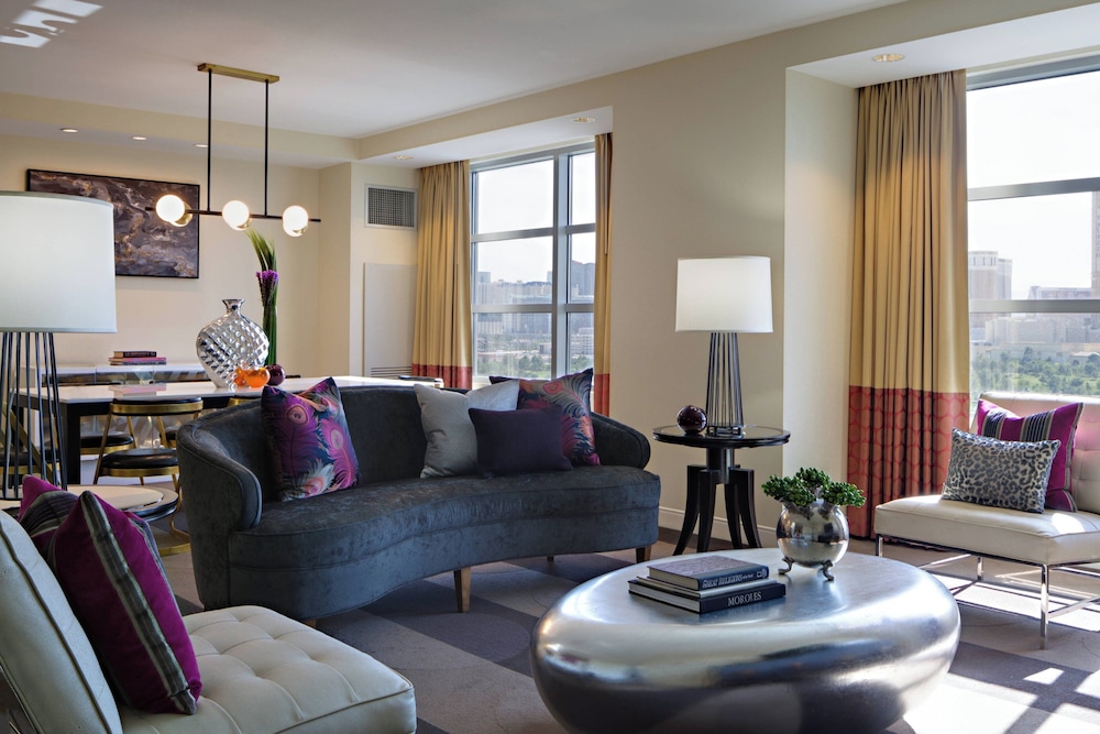 Renaissance Las Vegas Hotel — Hotel rooms in Las Vegas, Nevada