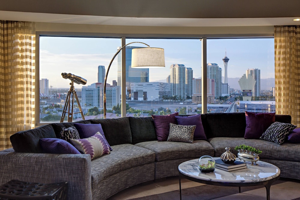 Renaissance Las Vegas Hotel — Hotel rooms in Las Vegas, Nevada