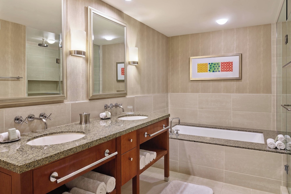 Renaissance Las Vegas Hotel — Hotel rooms in Las Vegas, Nevada