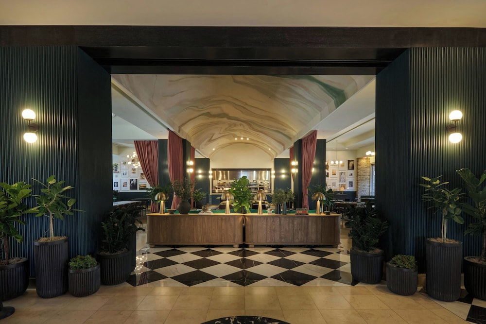 Renaissance Las Vegas Hotel — Restaurant & bars in Las Vegas, Nevada