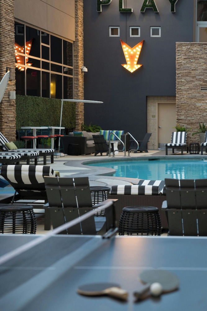 Renaissance Las Vegas Hotel — Swimming pool in Las Vegas, Nevada