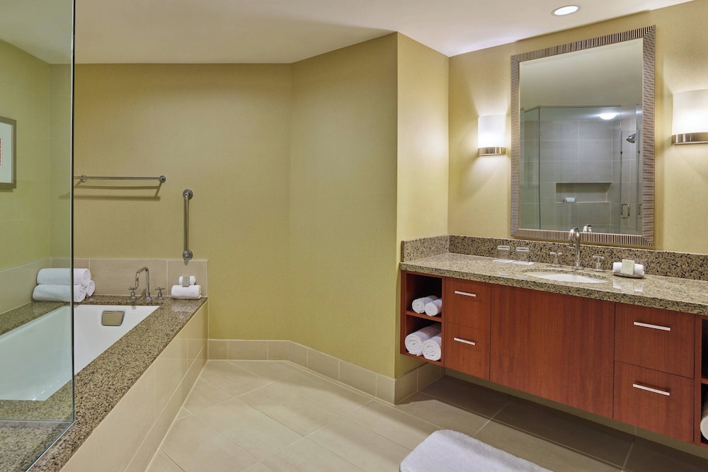 Renaissance Las Vegas Hotel — Hotel rooms in Las Vegas, Nevada