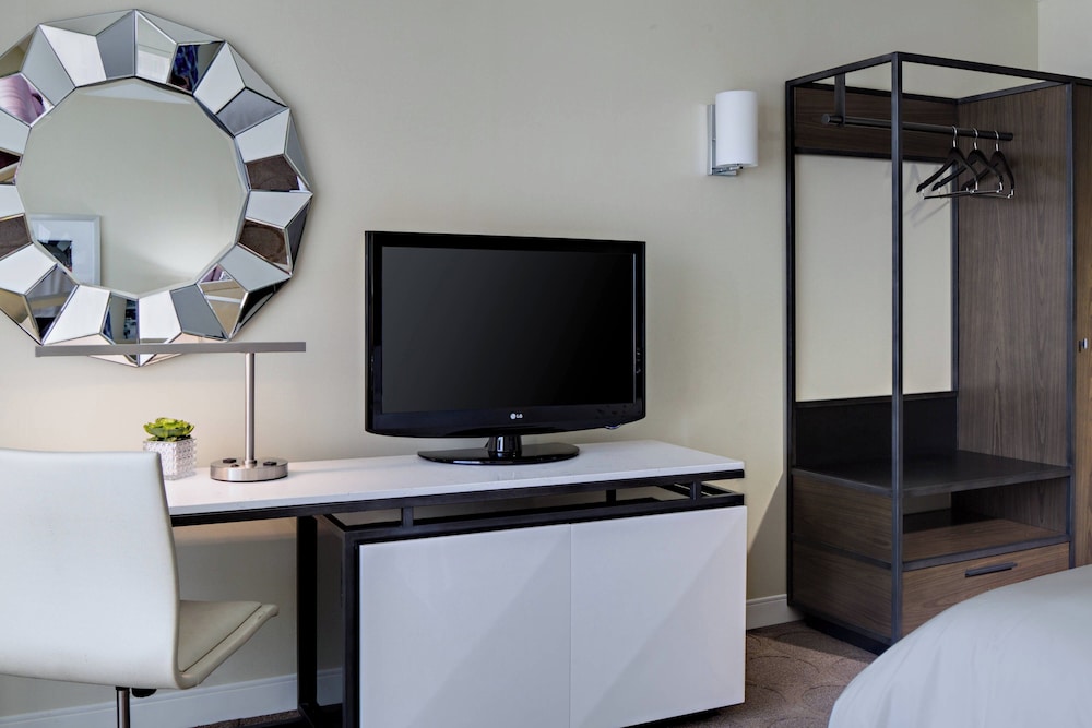 Renaissance Las Vegas Hotel — Hotel rooms in Las Vegas, Nevada
