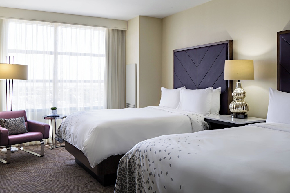 Renaissance Las Vegas Hotel — Hotel rooms in Las Vegas, Nevada