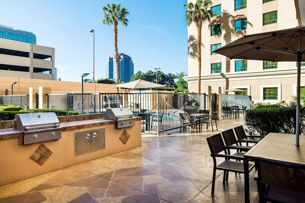 Residence Inn by Marriott Las Vegas Hughes Center — Swimming pool in Las Vegas, Nevada