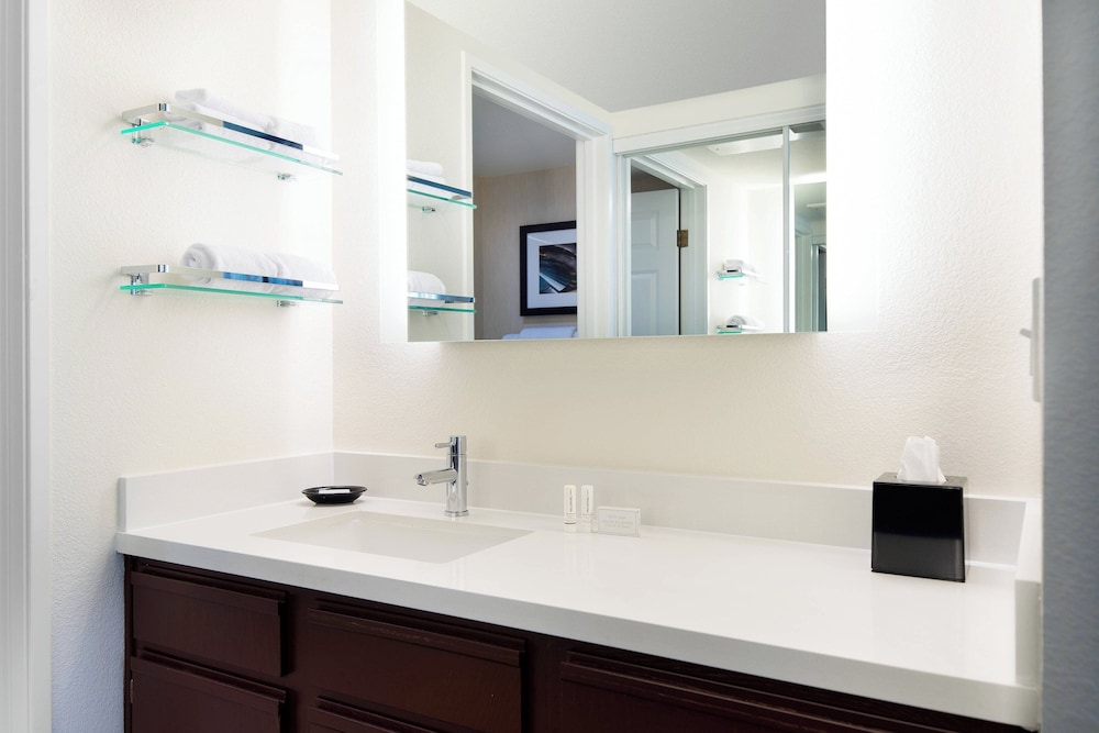 Residence Inn by Marriott Las Vegas Hughes Center — Hotel rooms in Las Vegas, Nevada