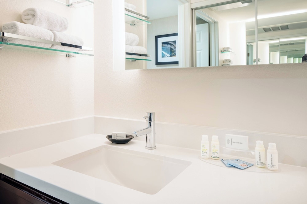 Residence Inn by Marriott Las Vegas Hughes Center — Hotel rooms in Las Vegas, Nevada