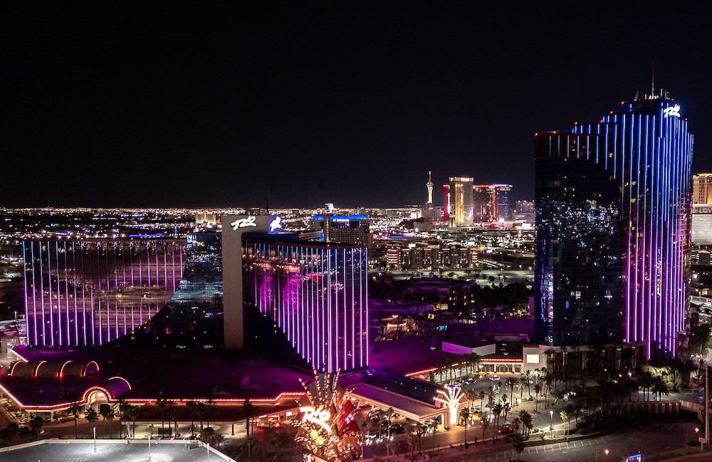 Rio Hotel & Casino, a Destination by Hyatt Hotel — Hotel building in Las Vegas, Nevada