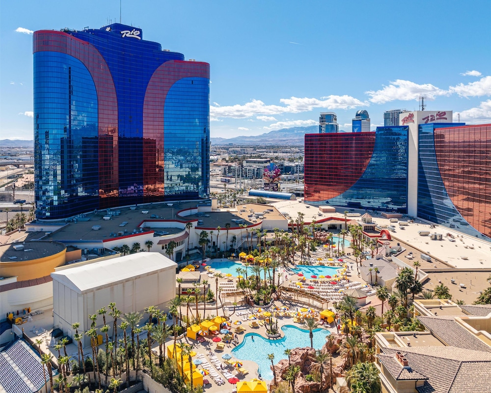 Rio Hotel & Casino, a Destination by Hyatt Hotel — Swimming pool in Las Vegas, Nevada