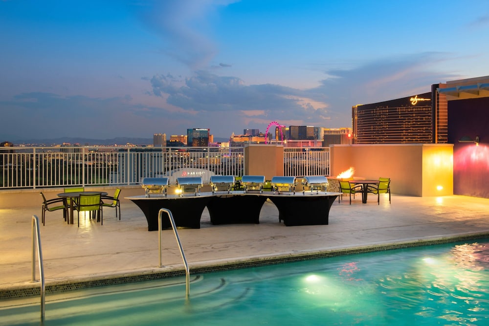 SpringHill Suites by Marriott Las Vegas Convention Center — Swimming pool in Las Vegas, Nevada