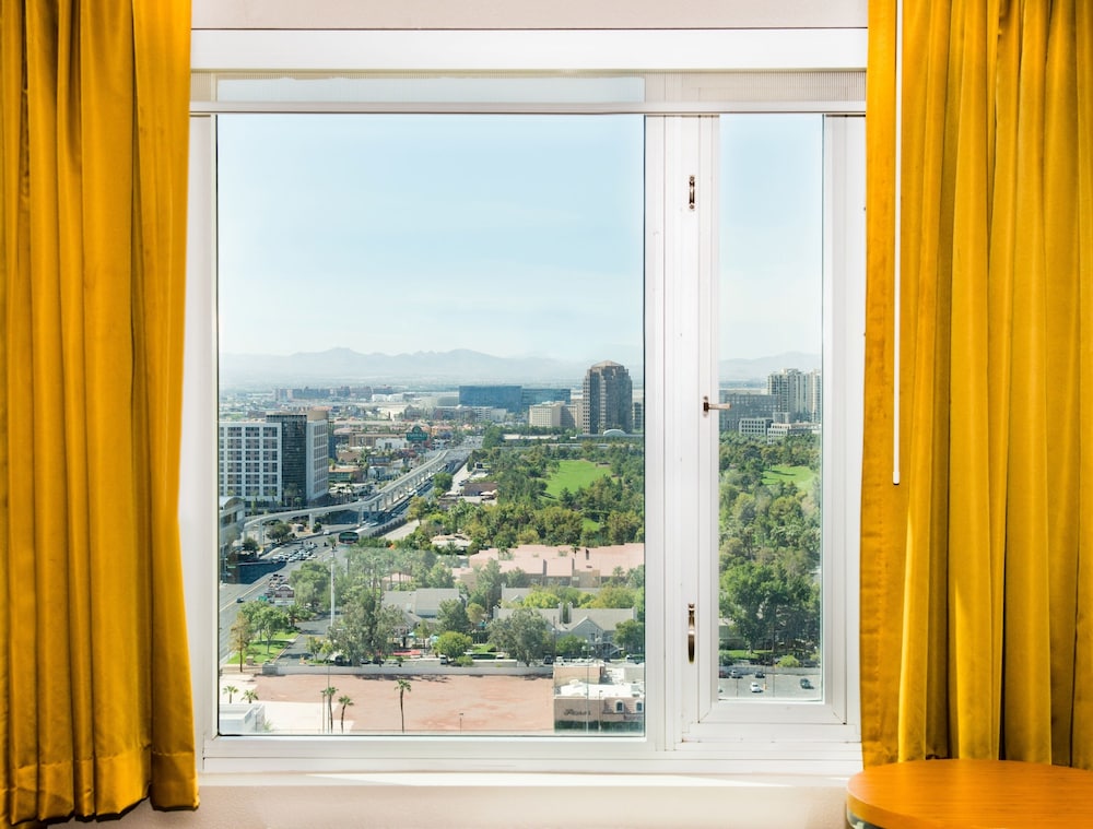 SpringHill Suites by Marriott Las Vegas Convention Center — Hotel rooms in Las Vegas, Nevada