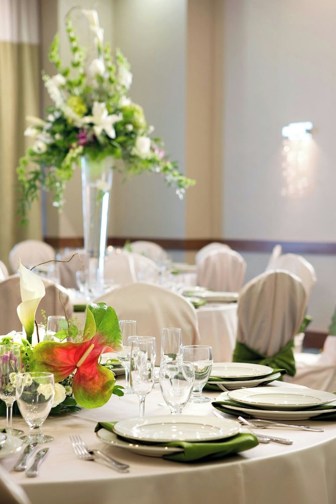 SpringHill Suites by Marriott Las Vegas Convention Center — Restaurant & bars in Las Vegas, Nevada
