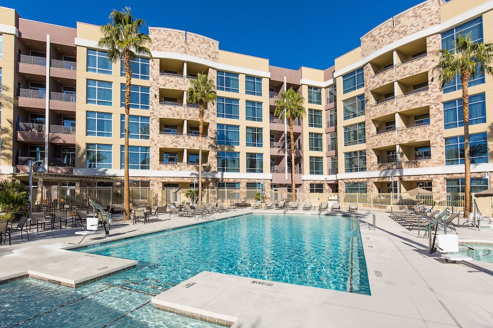 Staybridge Suites: Las Vegas - Stadium District by IHG — Swimming pool in Las Vegas, Nevada