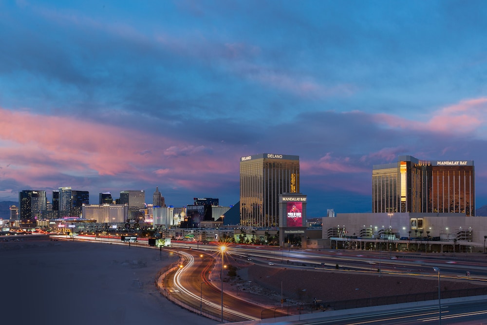 Staybridge Suites: Las Vegas - Stadium District by IHG — Hotel building in Las Vegas, Nevada