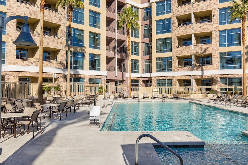 Staybridge Suites: Las Vegas - Stadium District by IHG — Swimming pool in Las Vegas, Nevada