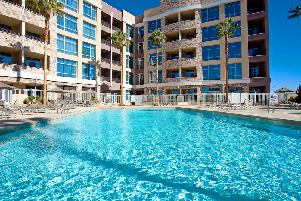 Staybridge Suites: Las Vegas - Stadium District by IHG — Swimming pool in Las Vegas, Nevada
