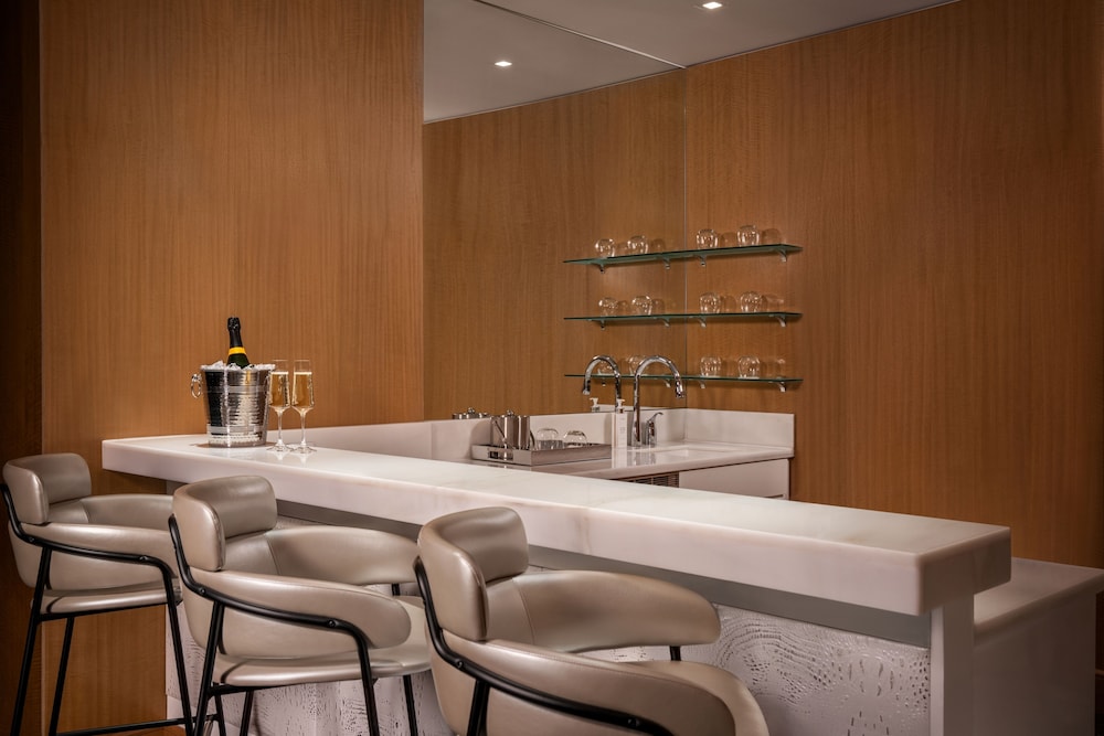 The Cosmopolitan Of Las Vegas — Restaurant & bars in Las Vegas, Nevada