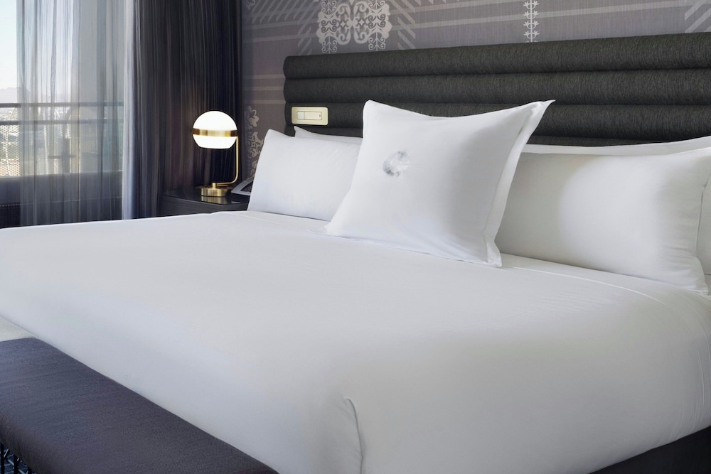 The Cosmopolitan Of Las Vegas — Hotel rooms in Las Vegas, Nevada