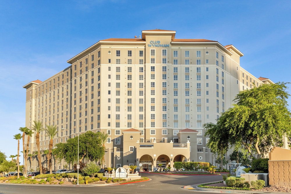 Club Wyndham Grand Desert - No Resort Fee — Hotel building in Las Vegas, Nevada