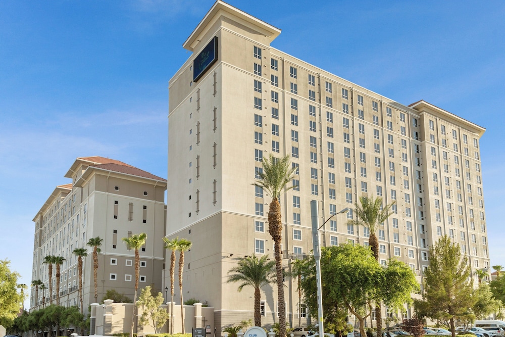 Club Wyndham Grand Desert - No Resort Fee — Hotel building in Las Vegas, Nevada