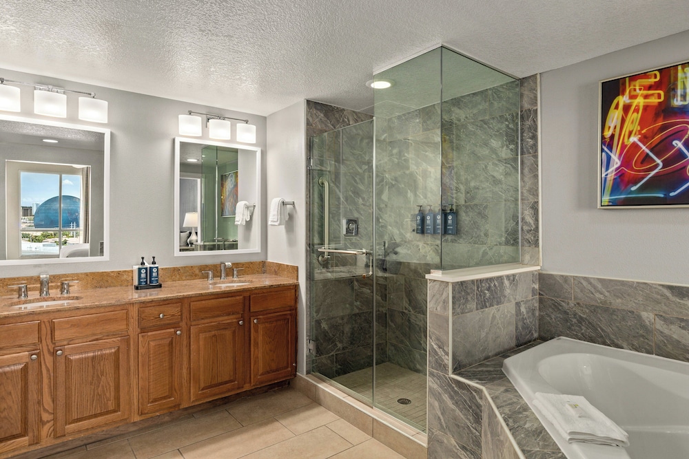 Club Wyndham Grand Desert - No Resort Fee — Hotel rooms in Las Vegas, Nevada