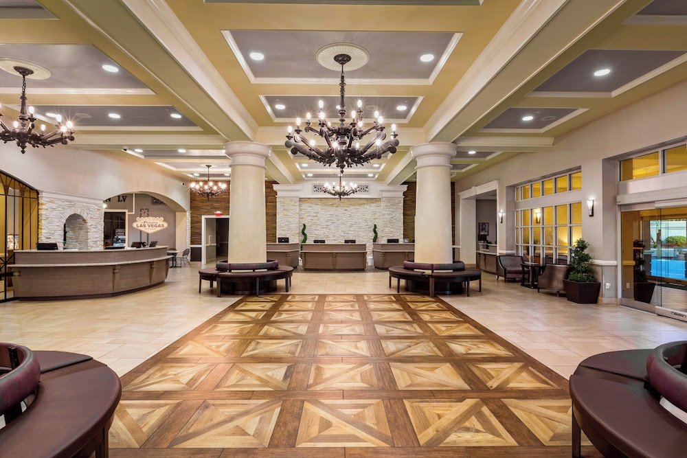 Club Wyndham Grand Desert - No Resort Fee — Hotel building in Las Vegas, Nevada
