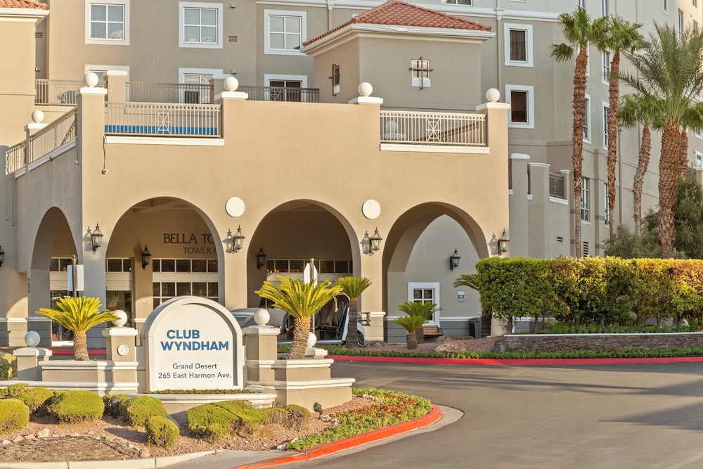 Club Wyndham Grand Desert - No Resort Fee — Hotel building in Las Vegas, Nevada