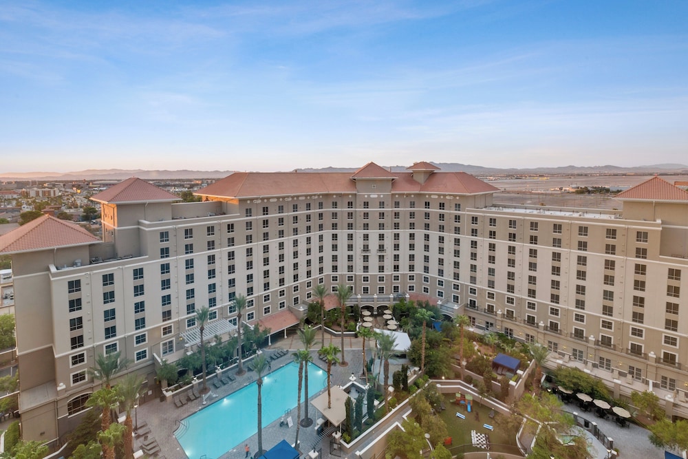 Club Wyndham Grand Desert - No Resort Fee — Hotel building in Las Vegas, Nevada