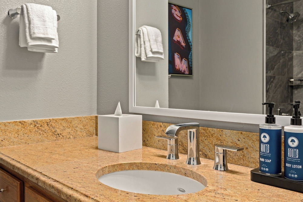 Club Wyndham Grand Desert - No Resort Fee — Hotel rooms in Las Vegas, Nevada