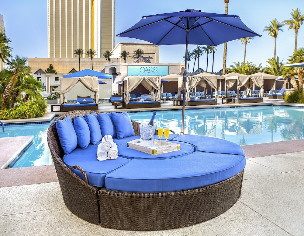 Luxor Hotel and Casino — Swimming pool in Las Vegas, Nevada