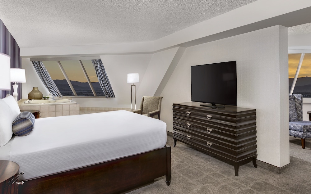 Luxor Hotel and Casino — Hotel rooms in Las Vegas, Nevada