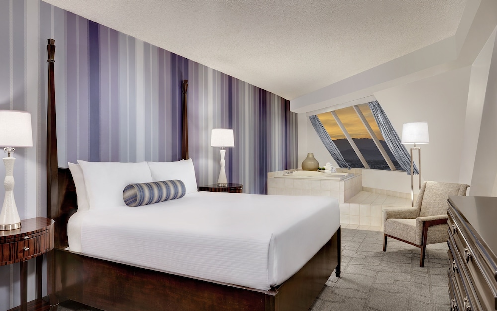 Luxor Hotel and Casino — Hotel rooms in Las Vegas, Nevada