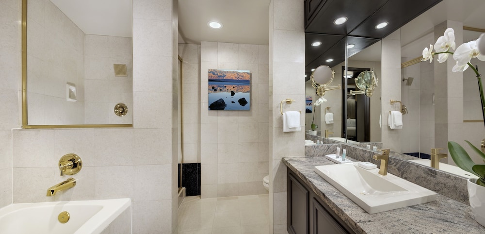 Luxor Hotel and Casino — Hotel rooms in Las Vegas, Nevada