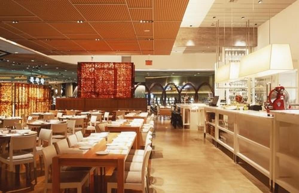 MGM Grand Hotel & Casino — Restaurant & bars in Las Vegas, Nevada