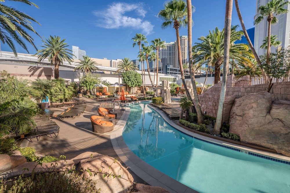 MGM Grand Hotel & Casino — Swimming pool in Las Vegas, Nevada