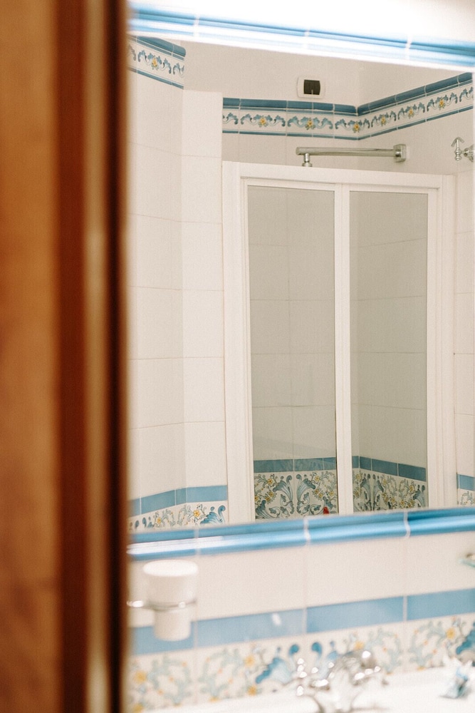 Hotel Aurora — Hotel rooms in Amalfi, Campania