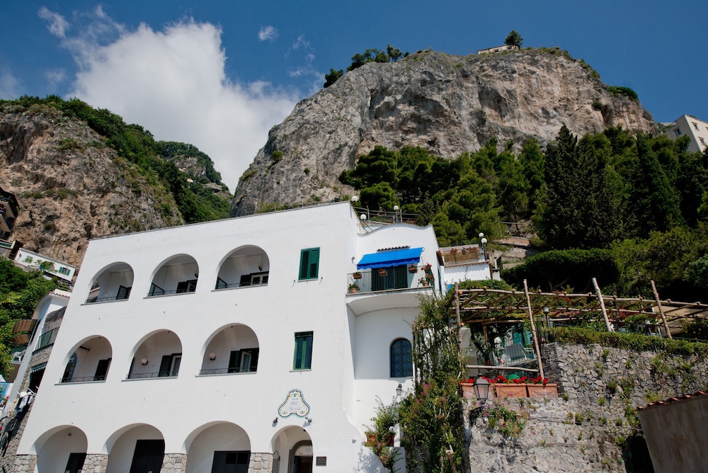 Hotel Aurora — Hotel building in Amalfi, Campania
