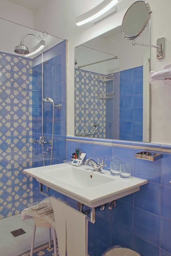 Hotel Aurora — Hotel rooms in Amalfi, Campania