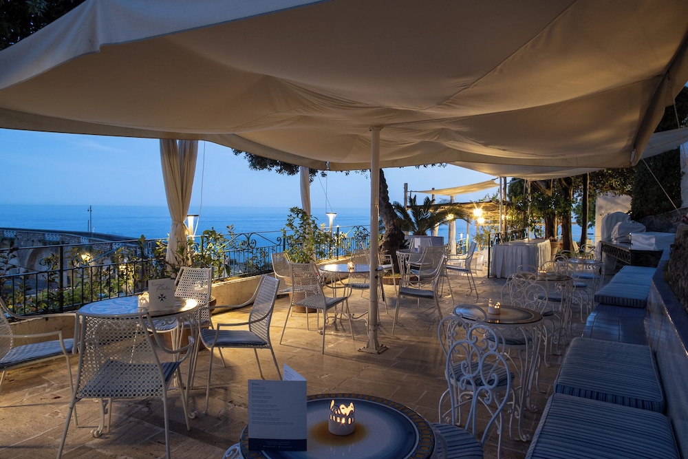 Hotel Aurora — Restaurant & bars in Amalfi, Campania
