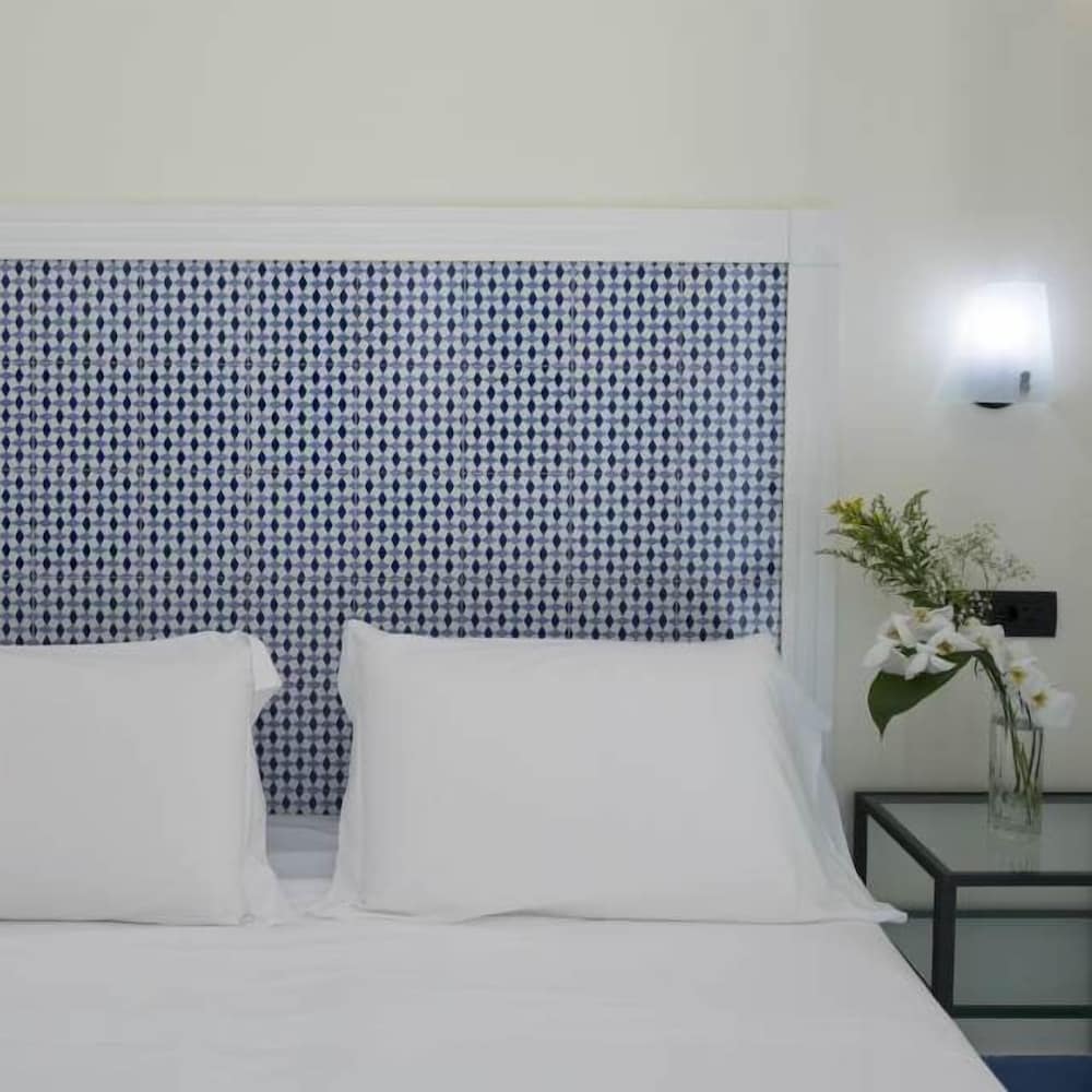 Hotel Aurora — Hotel rooms in Amalfi, Campania