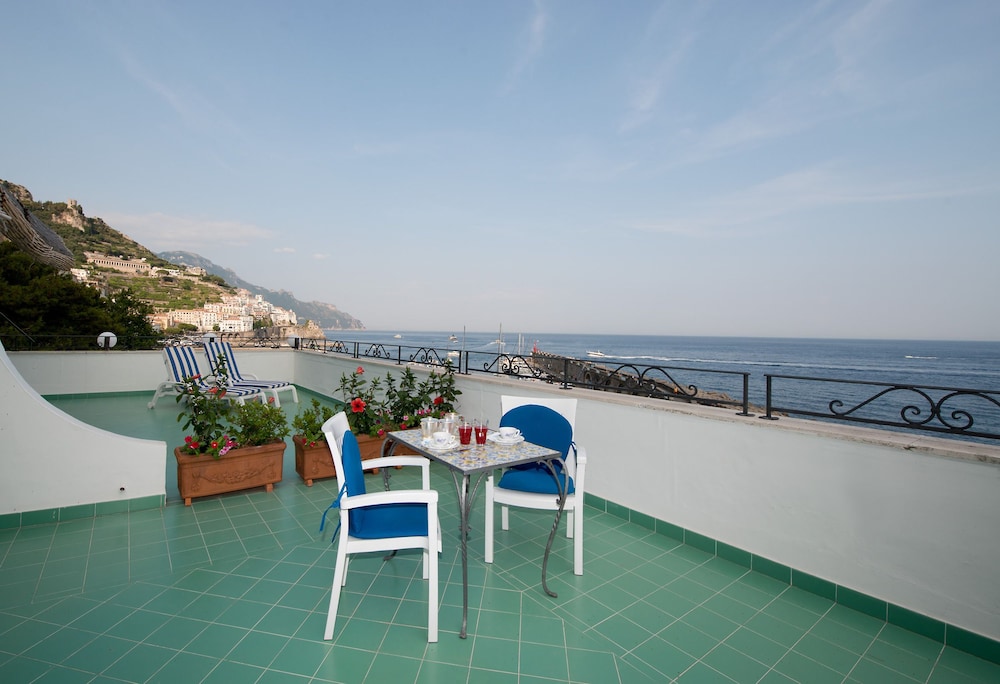 Hotel Aurora — Hotel building in Amalfi, Campania