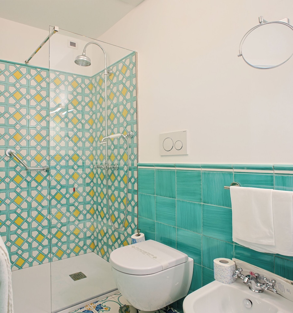 Hotel Aurora — Hotel rooms in Amalfi, Campania