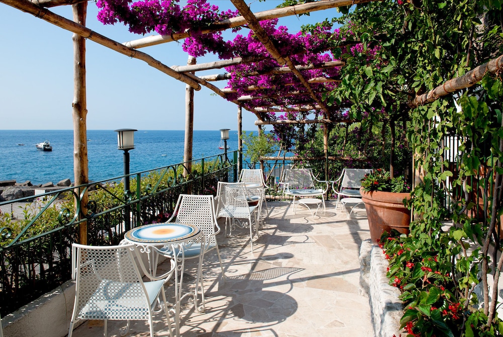 Hotel Aurora — Restaurant & bars in Amalfi, Campania
