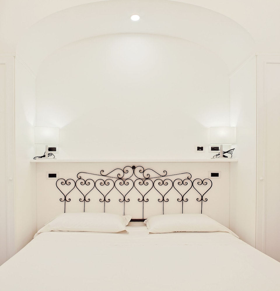Hotel Aurora — Hotel rooms in Amalfi, Campania