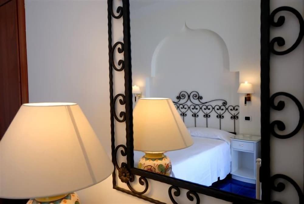 Hotel Aurora — Hotel rooms in Amalfi, Campania